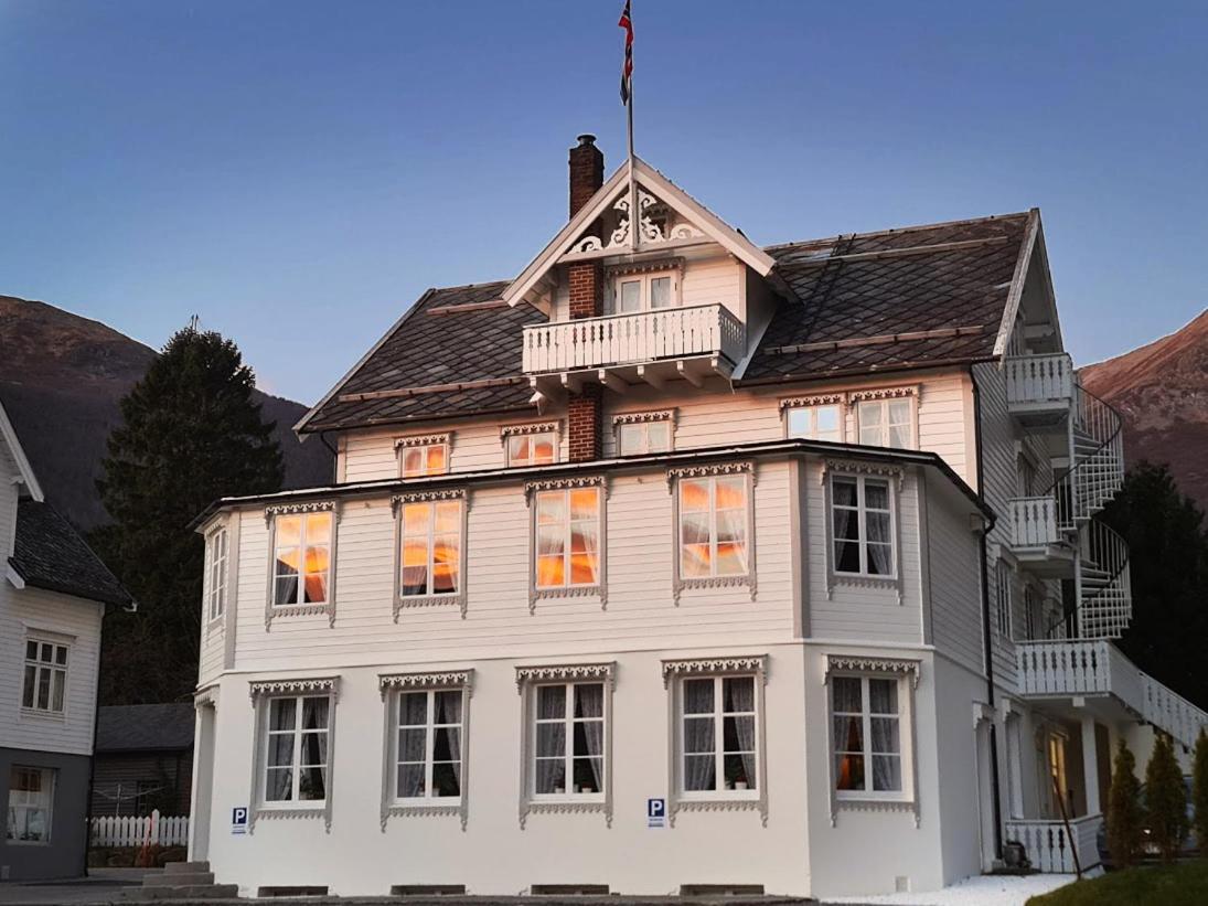 Sylte Hotell, Valldal Exterior photo